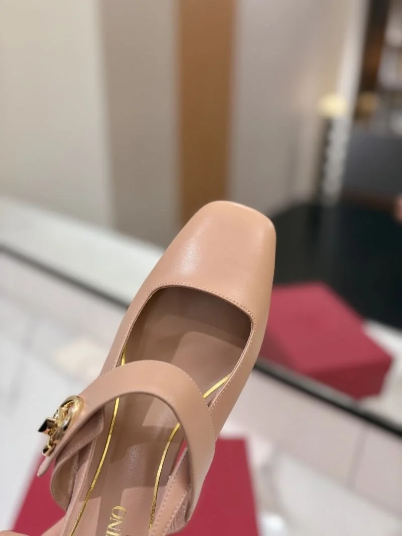 Valentino Sandals Supportive 36604