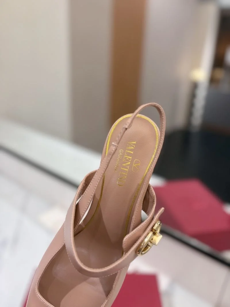 Valentino Sandals Supportive 36604