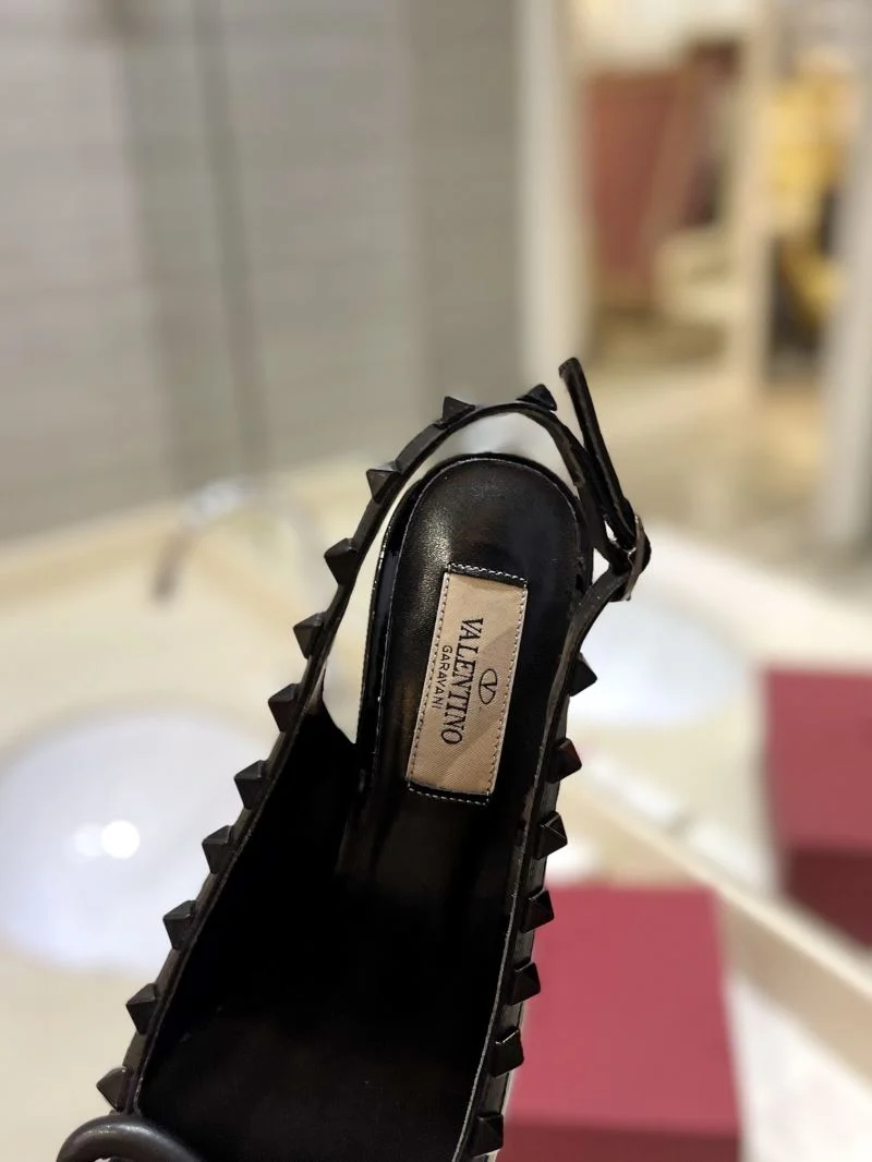 Flexible Valentino Sandals 36575