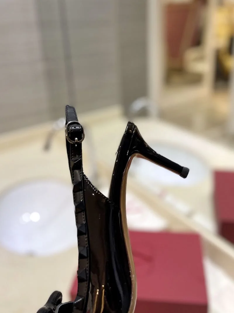 Flexible Valentino Sandals 36575