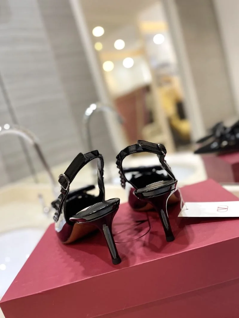 Flexible Valentino Sandals 36575