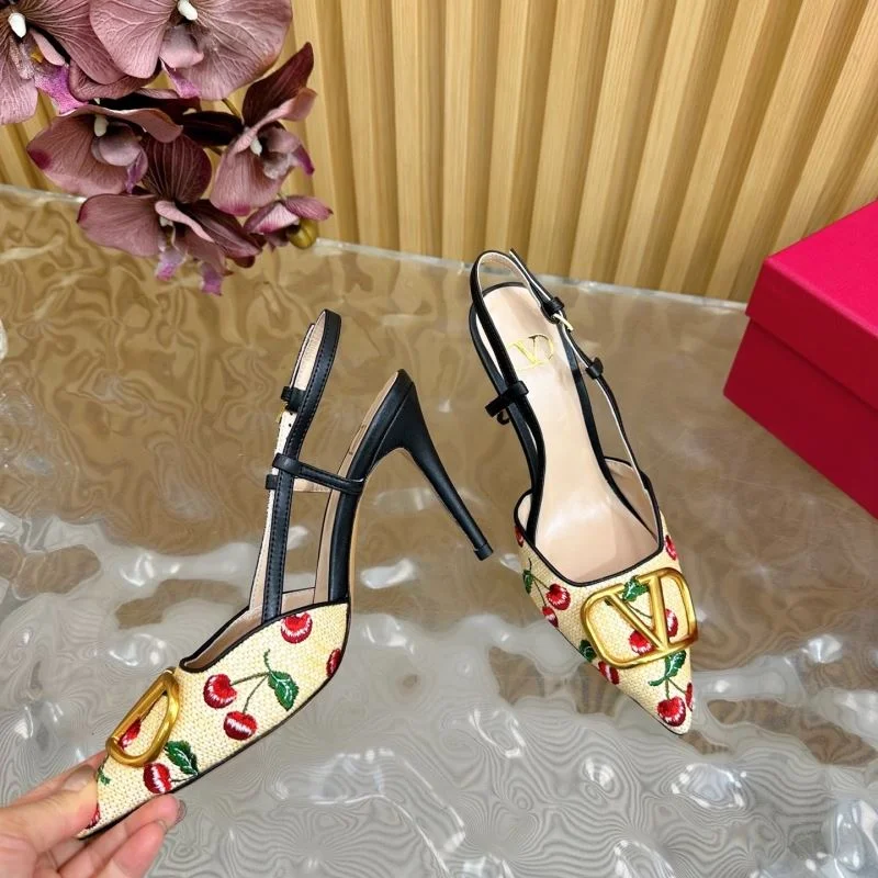 Cozy Valentino Sandals 36367