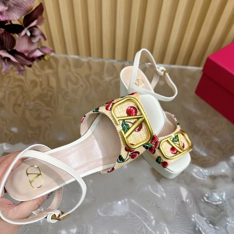 Valentino Sandals Effortless 36370
