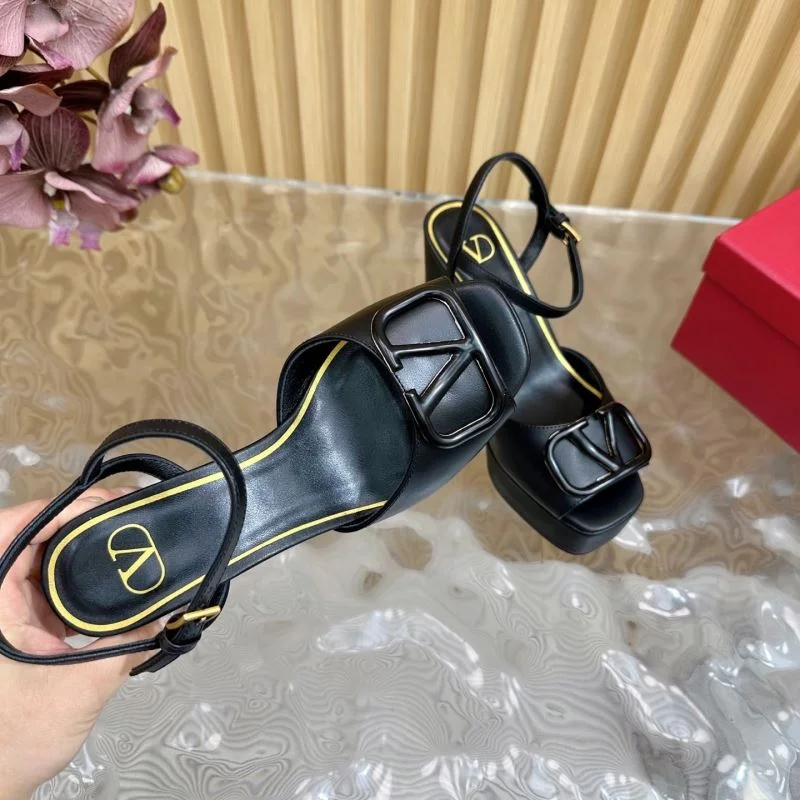 Snug Valentino Sandals 36355
