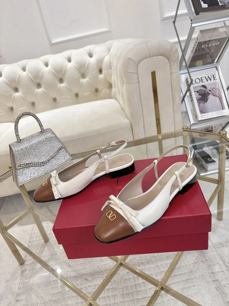 Trendy Valentino Sandals 36325