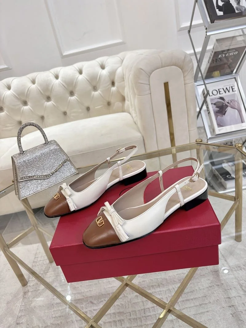 Trendy Valentino Sandals 36325