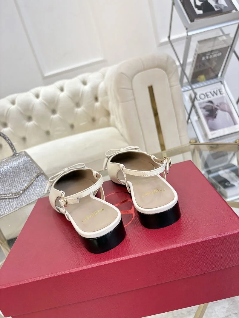 Trendy Valentino Sandals 36325