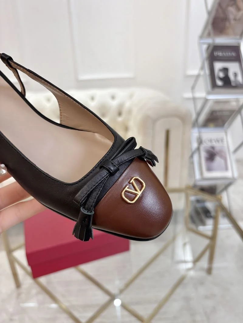 Valentino Sandals Contemporary 36327