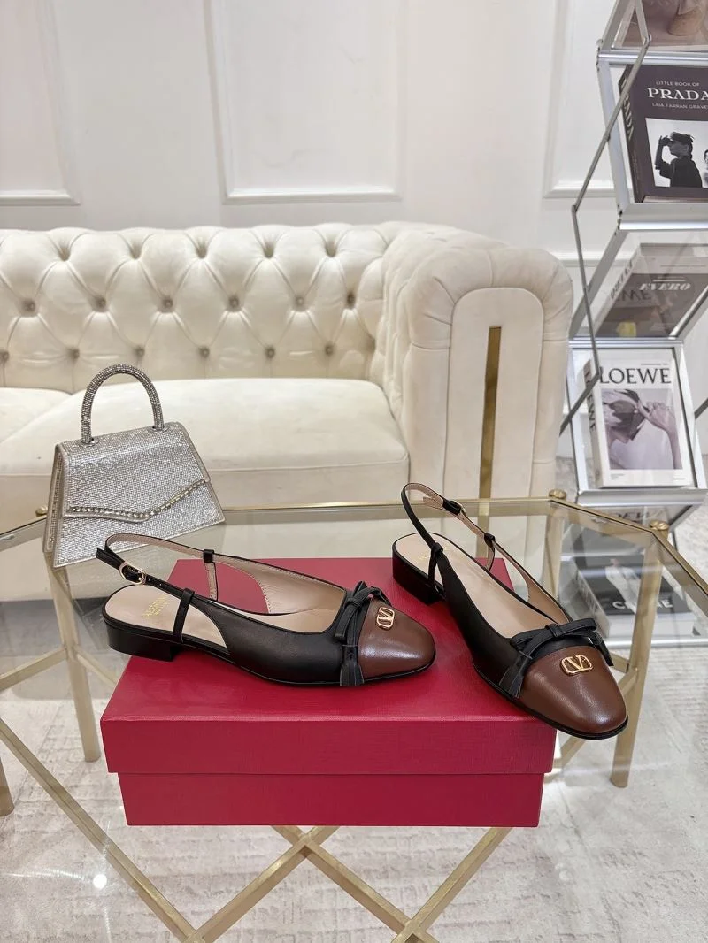 Valentino Sandals Contemporary 36327