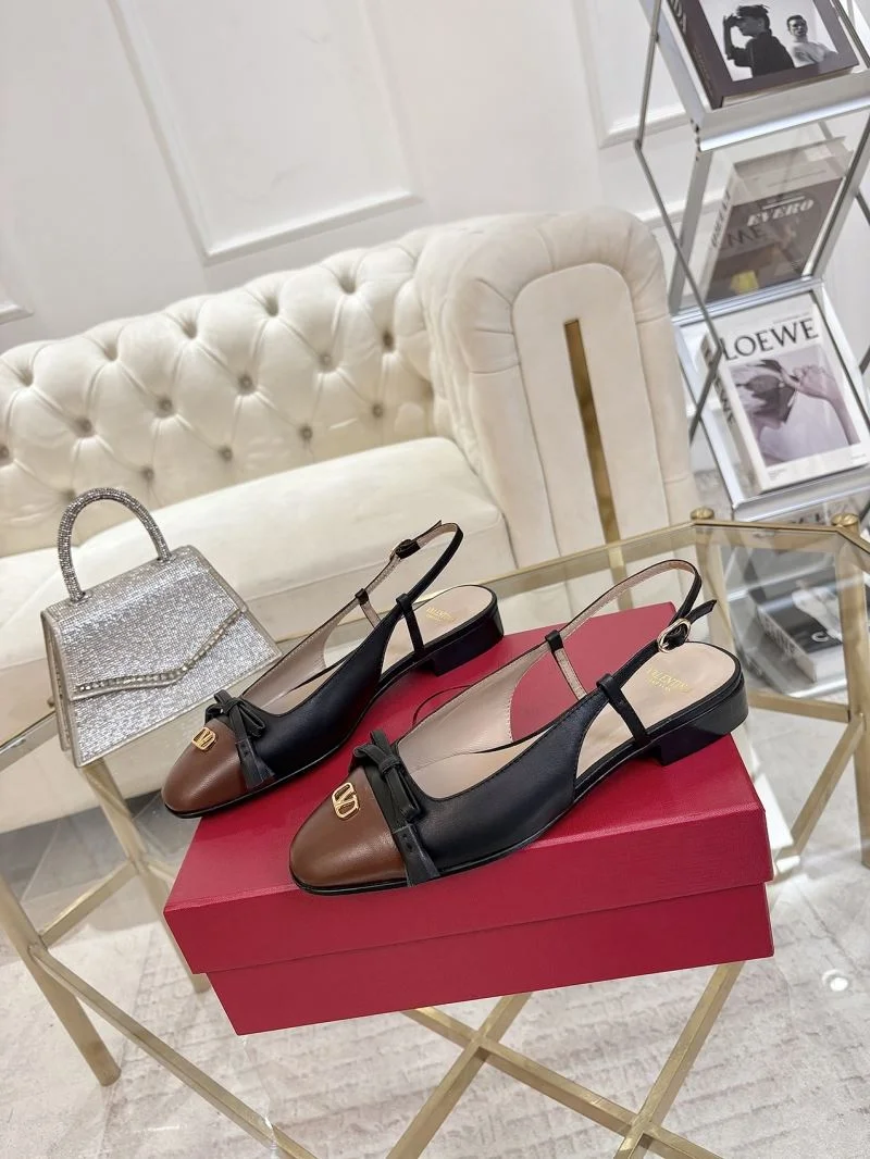 Valentino Sandals Contemporary 36327