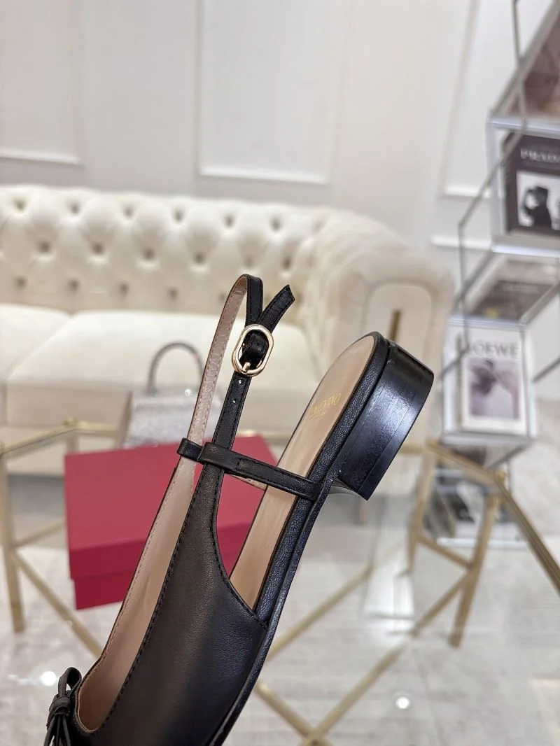 Valentino Sandals Contemporary 36327