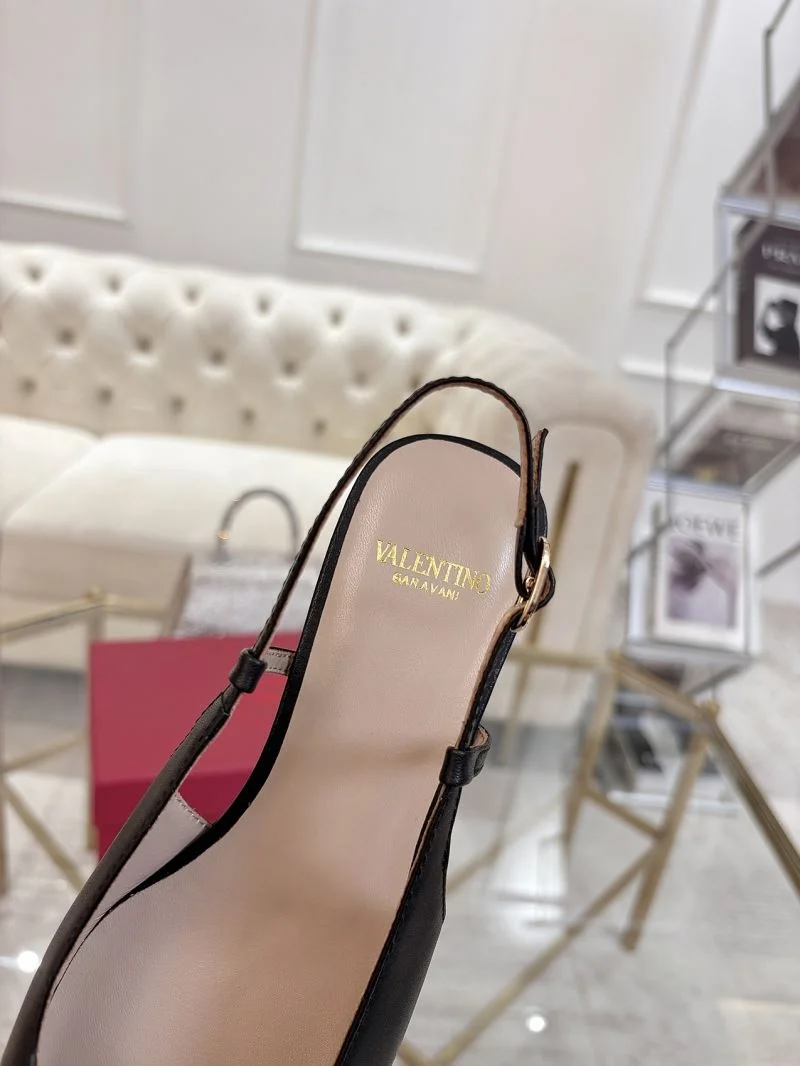Valentino Sandals Contemporary 36327
