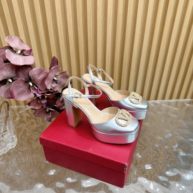 Valentino Sandals Sophisticated 36313