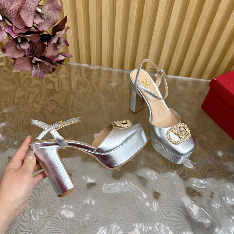 Valentino Sandals Sophisticated 36313