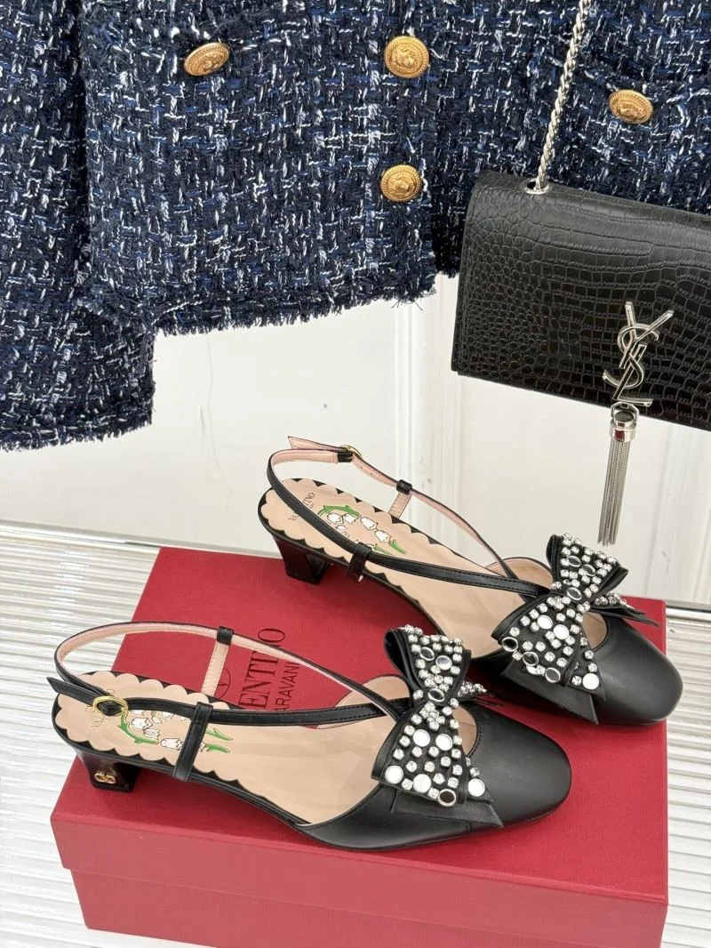 Valentino Sandals Versatile 36311