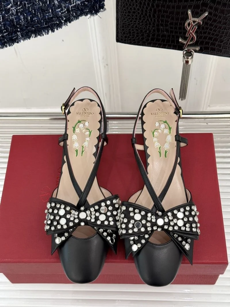 Valentino Sandals Versatile 36311