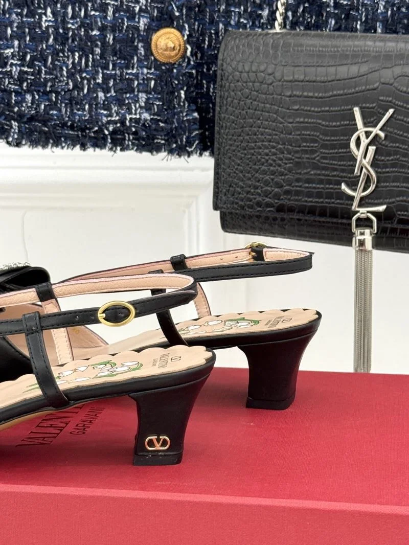 Valentino Sandals Versatile 36311