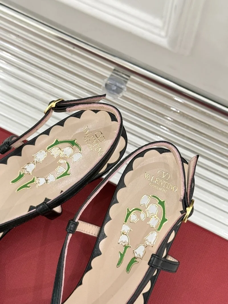 Valentino Sandals Versatile 36311