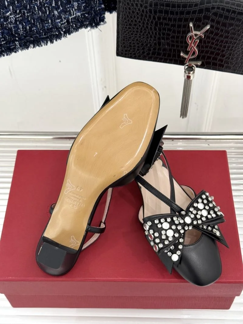 Valentino Sandals Versatile 36311