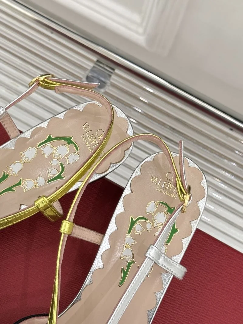 EyeCatching Valentino Sandals 36305