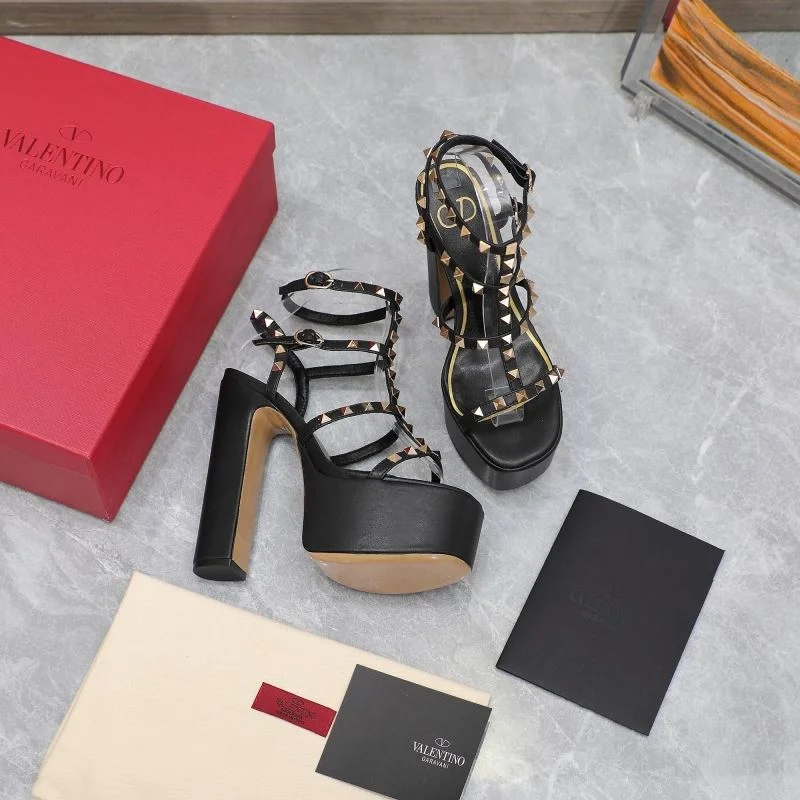 SportInspired Valentino Sandals 37068