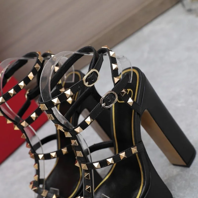 SportInspired Valentino Sandals 37068