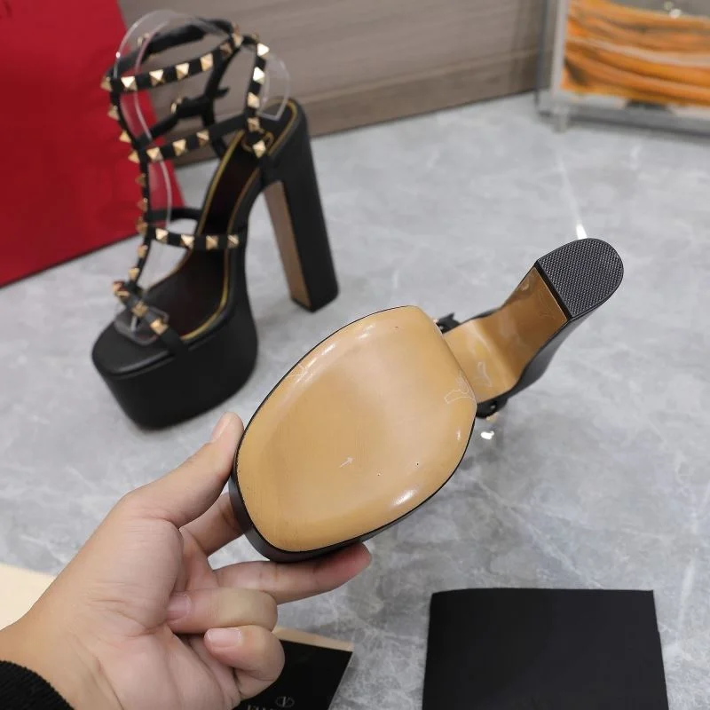 SportInspired Valentino Sandals 37068