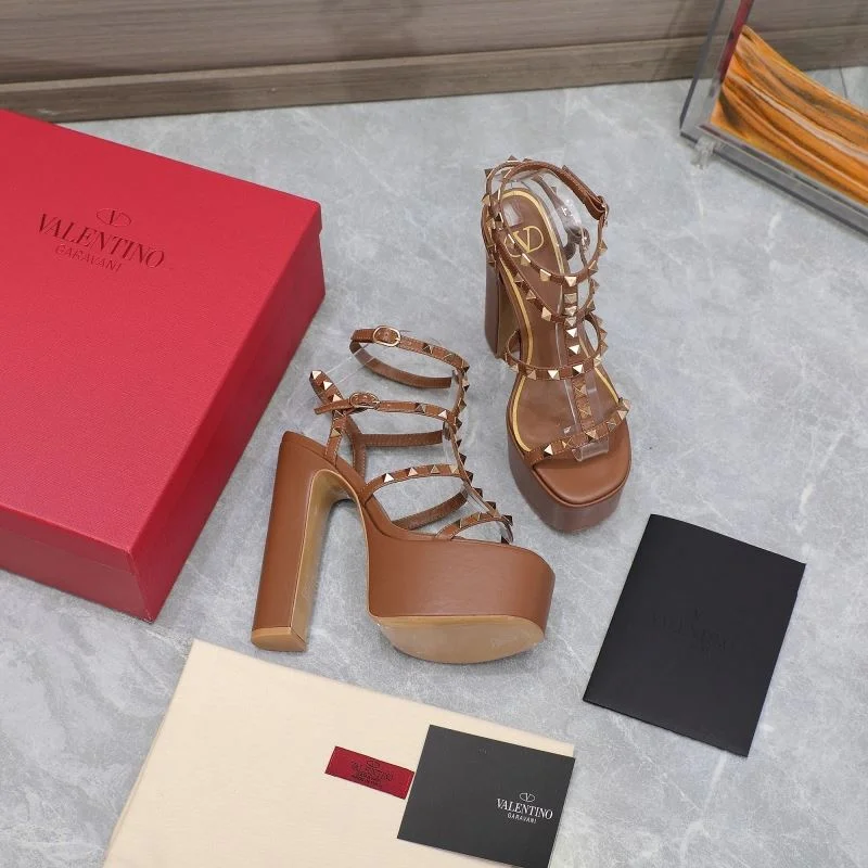 Vibrant Valentino Sandals 37081
