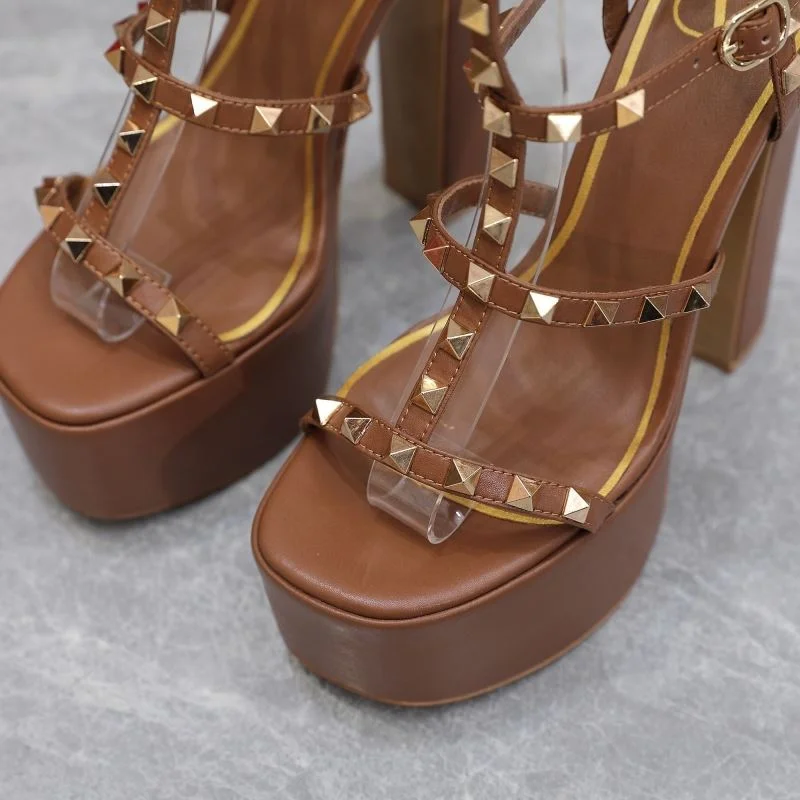 Vibrant Valentino Sandals 37081
