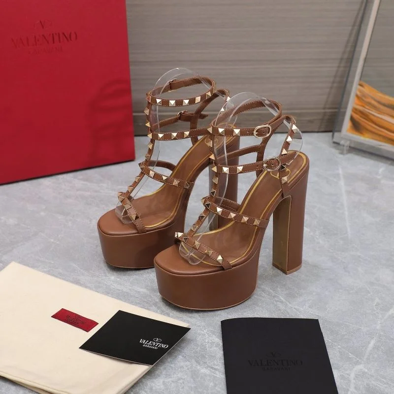 Vibrant Valentino Sandals 37081