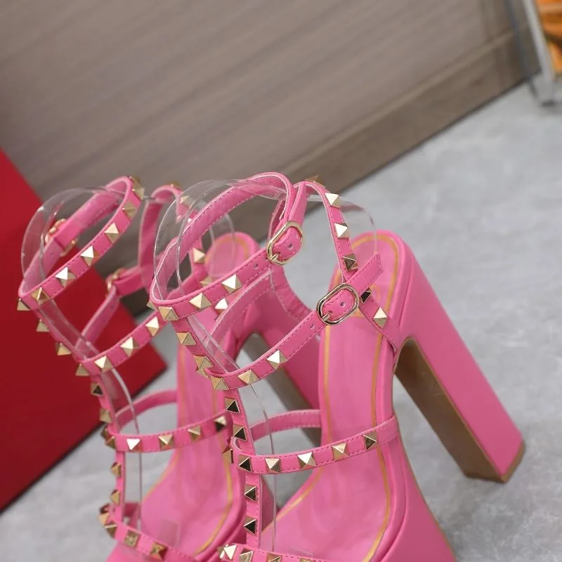 Unique Valentino Sandals 37067