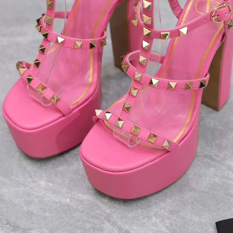 Unique Valentino Sandals 37067