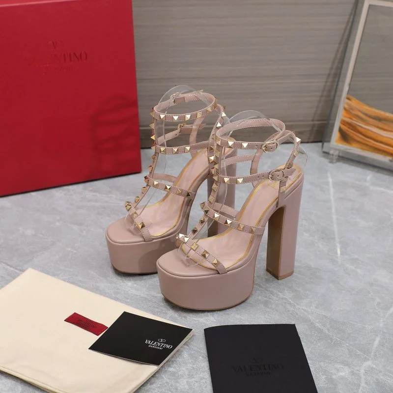 Supportive Valentino Sandals 37075
