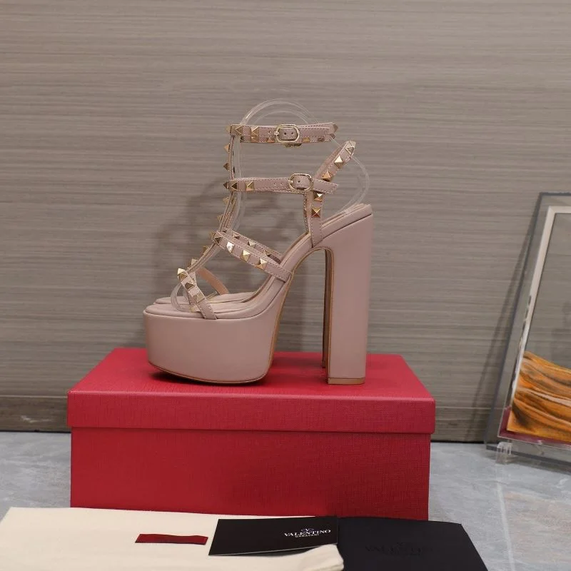 Supportive Valentino Sandals 37075