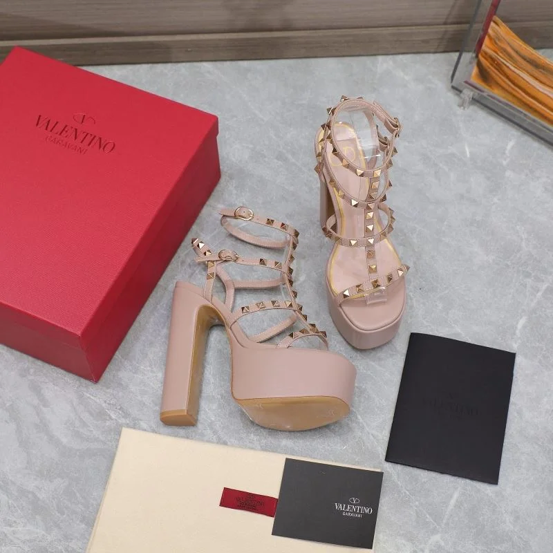 Supportive Valentino Sandals 37075