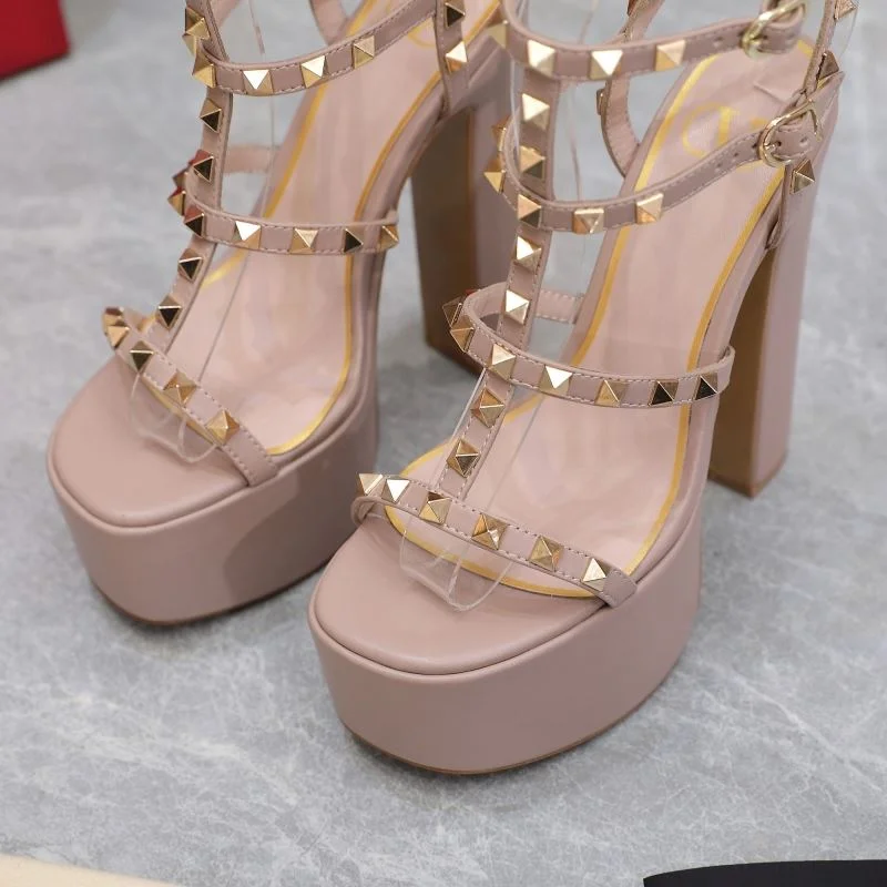 Supportive Valentino Sandals 37075