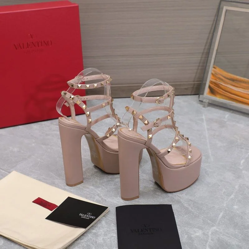 Supportive Valentino Sandals 37075