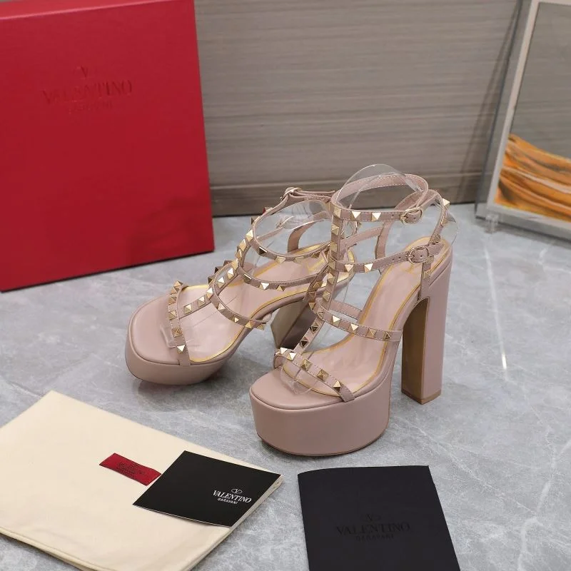 Supportive Valentino Sandals 37075