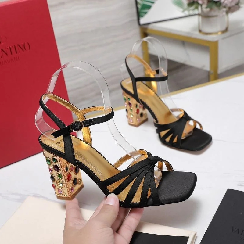 Valentino Sandals Supportive 37057