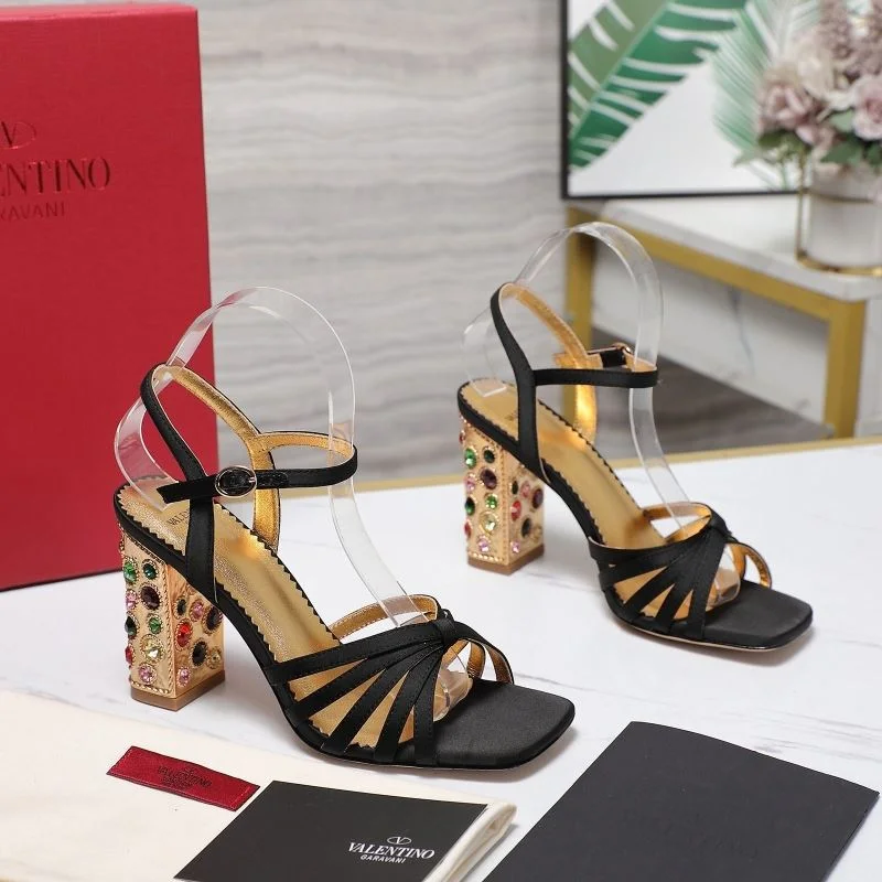Valentino Sandals Supportive 37057