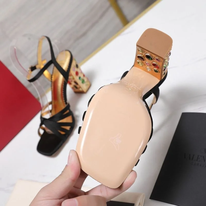 Valentino Sandals Supportive 37057