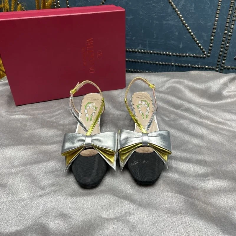 Fashionable Valentino Sandals 37035