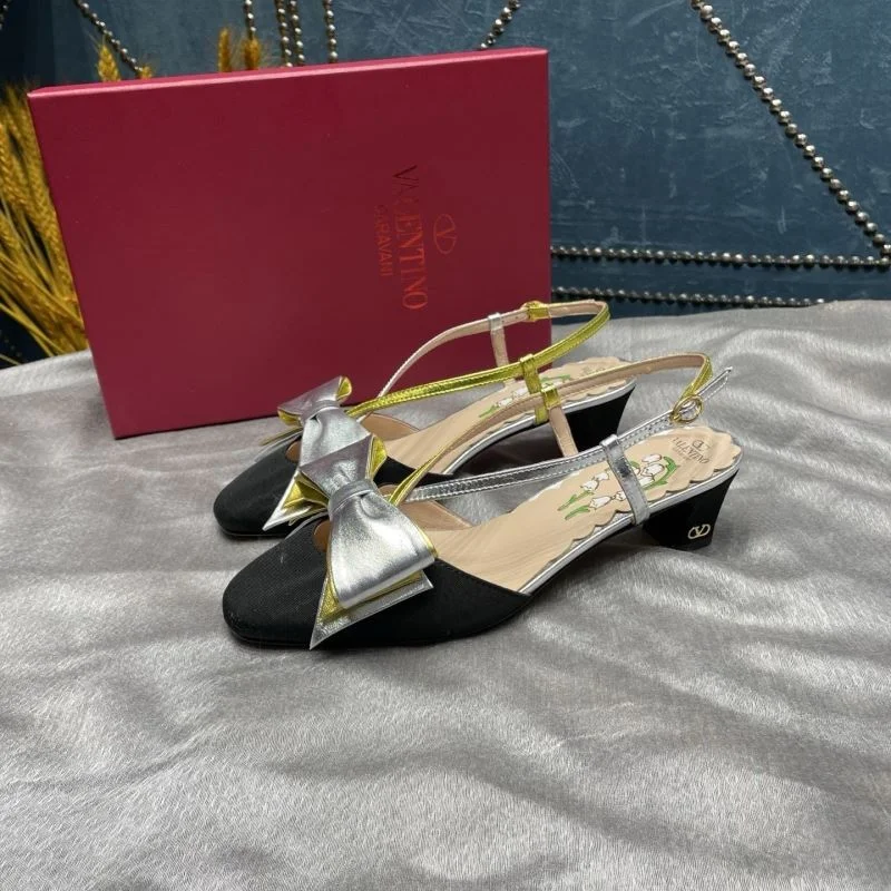 Fashionable Valentino Sandals 37035