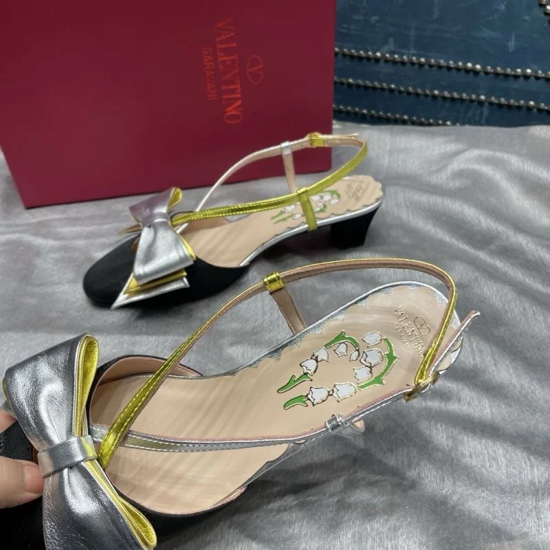 Fashionable Valentino Sandals 37035