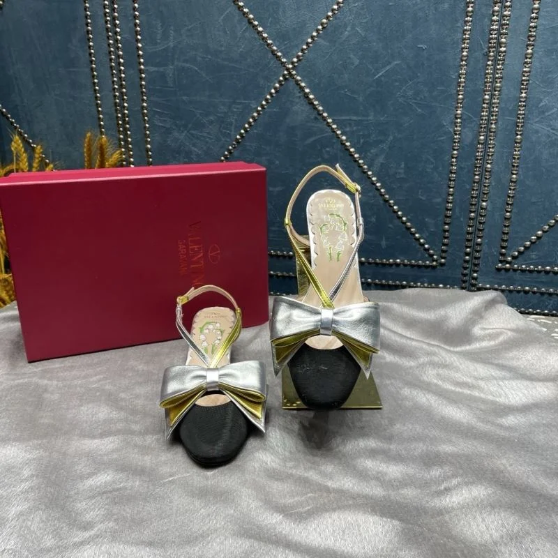 Fashionable Valentino Sandals 37035