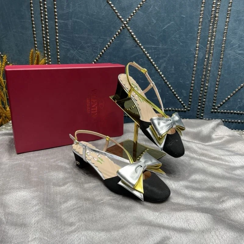 Fashionable Valentino Sandals 37035