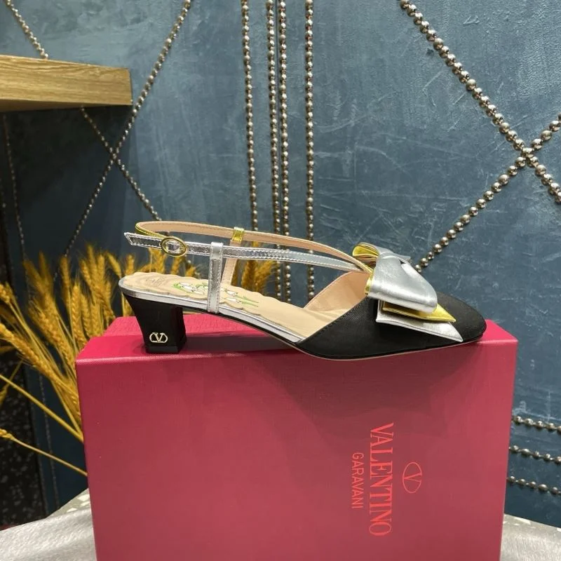 Fashionable Valentino Sandals 37035
