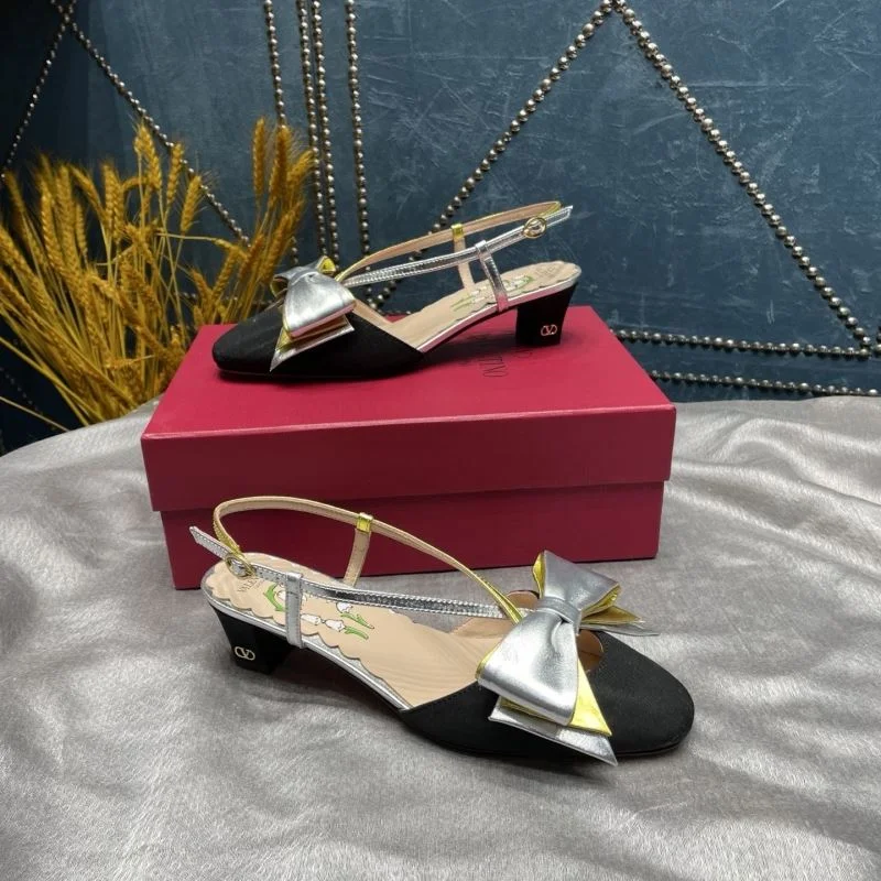Fashionable Valentino Sandals 37035
