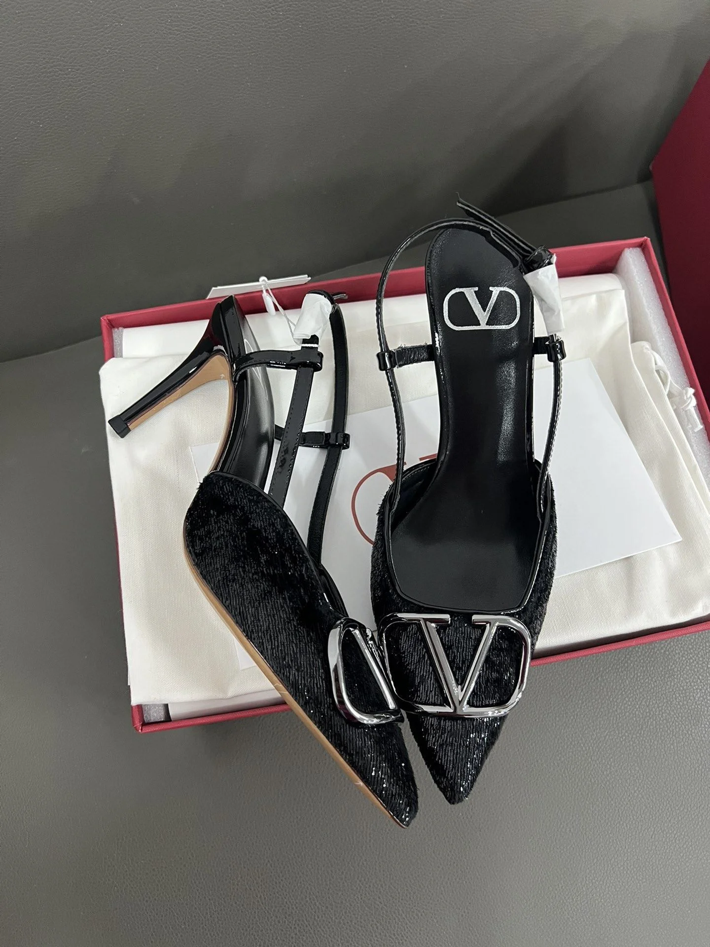 TechFriendly Valentino Sandals 36080