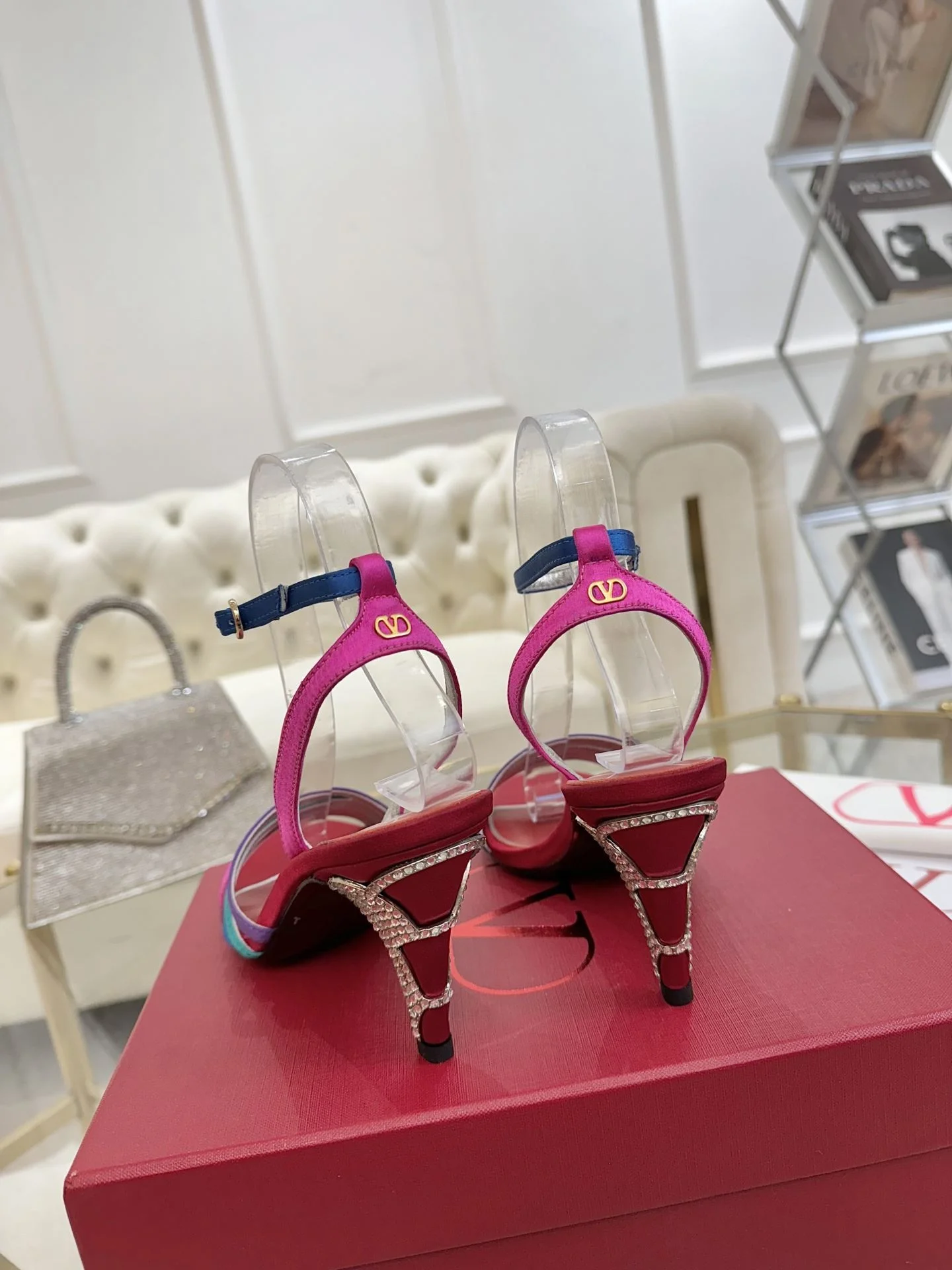 Flexible Valentino Sandals 36074